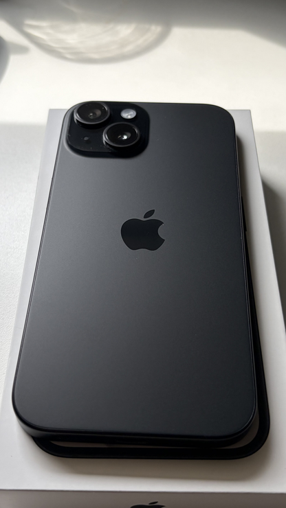 iPhone 15 Negro - 128GB - Semi Nuevo