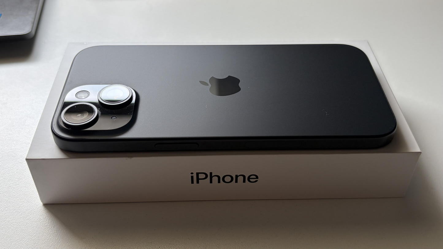 iPhone 15 Negro - 128GB - Semi Nuevo