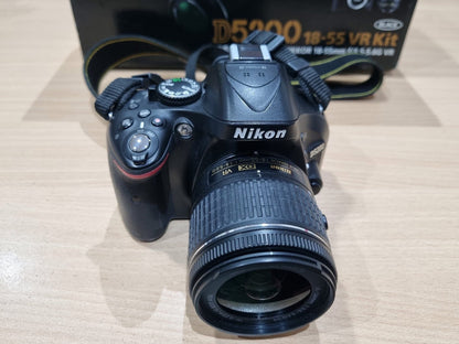 Nikon D5200 + Lente 18-55mm VR – 5.400 disparos